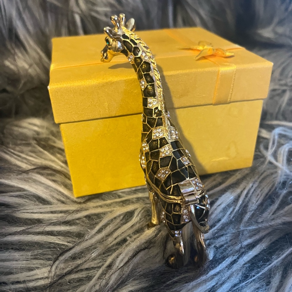 Elegant Black and Gold Giraffe Figurine